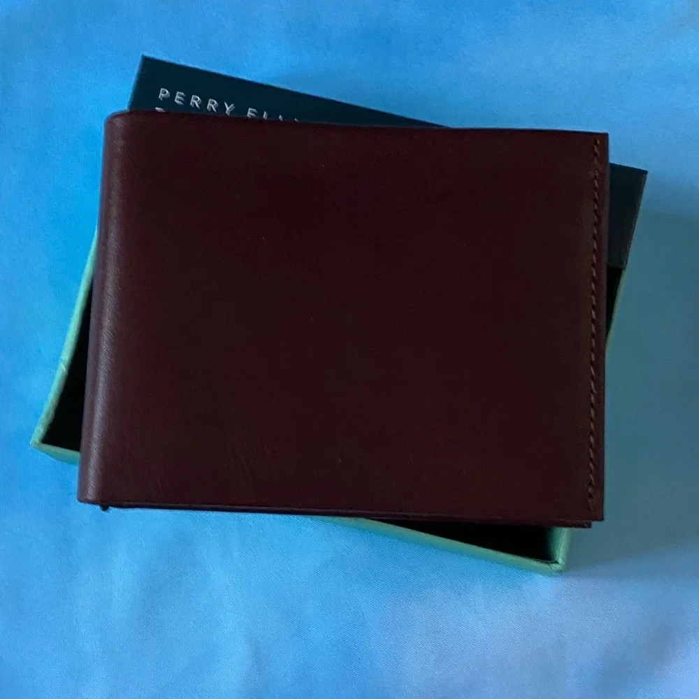 NWT Perry Ellis Leather Pass Case & Removable Card Case
